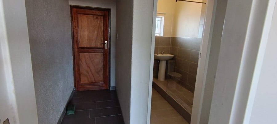 To Let 1 Bedroom Property for Rent in Oostersee Western Cape